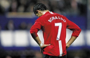 包含朴茨茅斯客场逼平对手，保持不败记录的词条