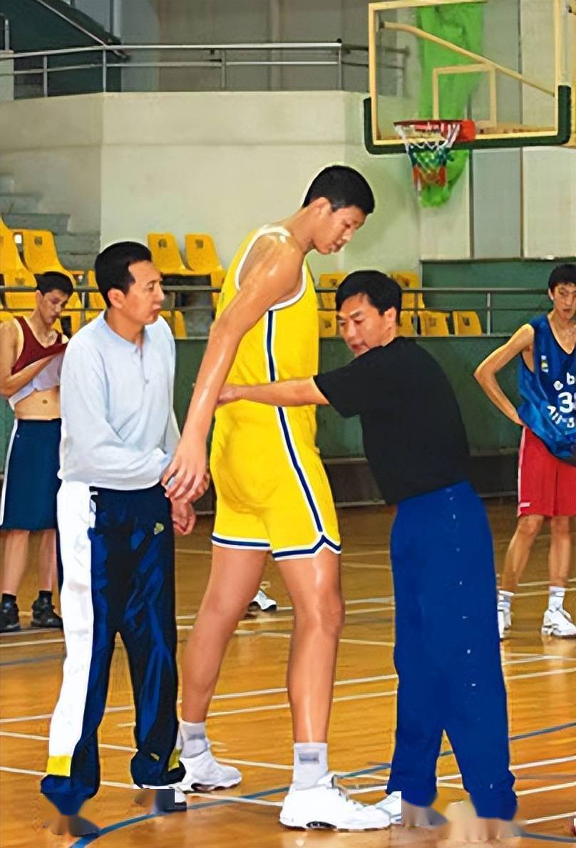 CBA比赛中球员个人能力和团队配合相得益彰! CBA比赛中球员个人能力和团队配合相得益彰!