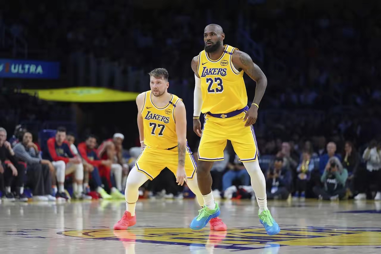 凯尔特人B队碾压湖人B队，戈贝尔关键制胜