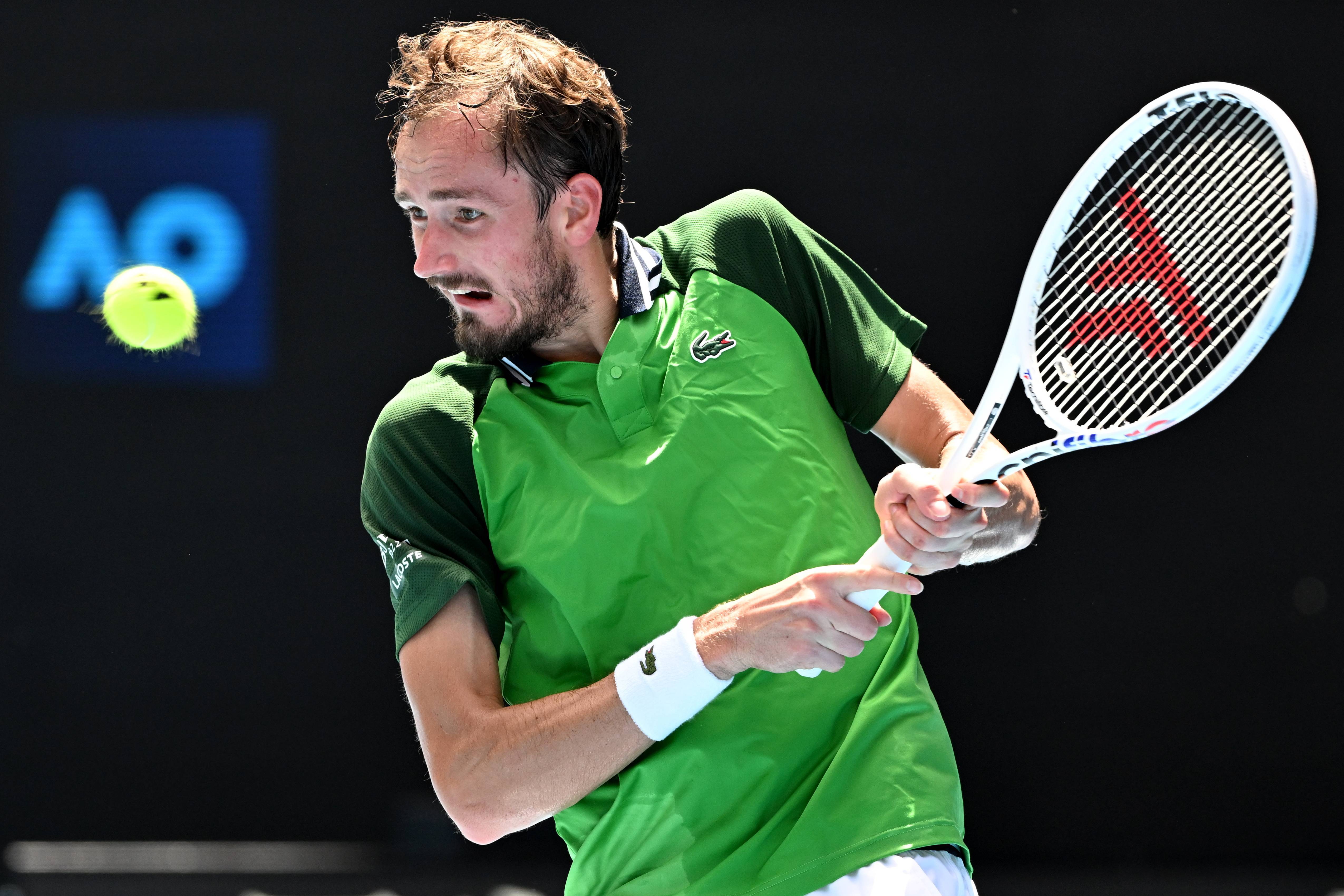 包含日本网球队血洗美国网球队，梅德韦杰夫打破历史纪录的词条