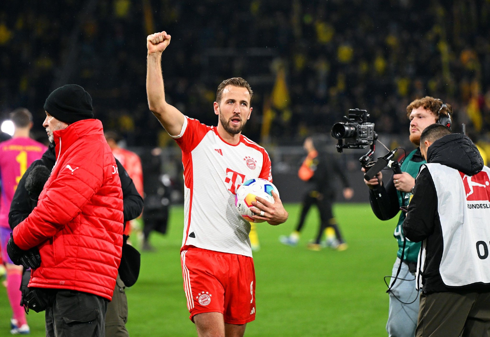 土耳其完胜曼联，恩昆库完成帽子戏法的简单介绍