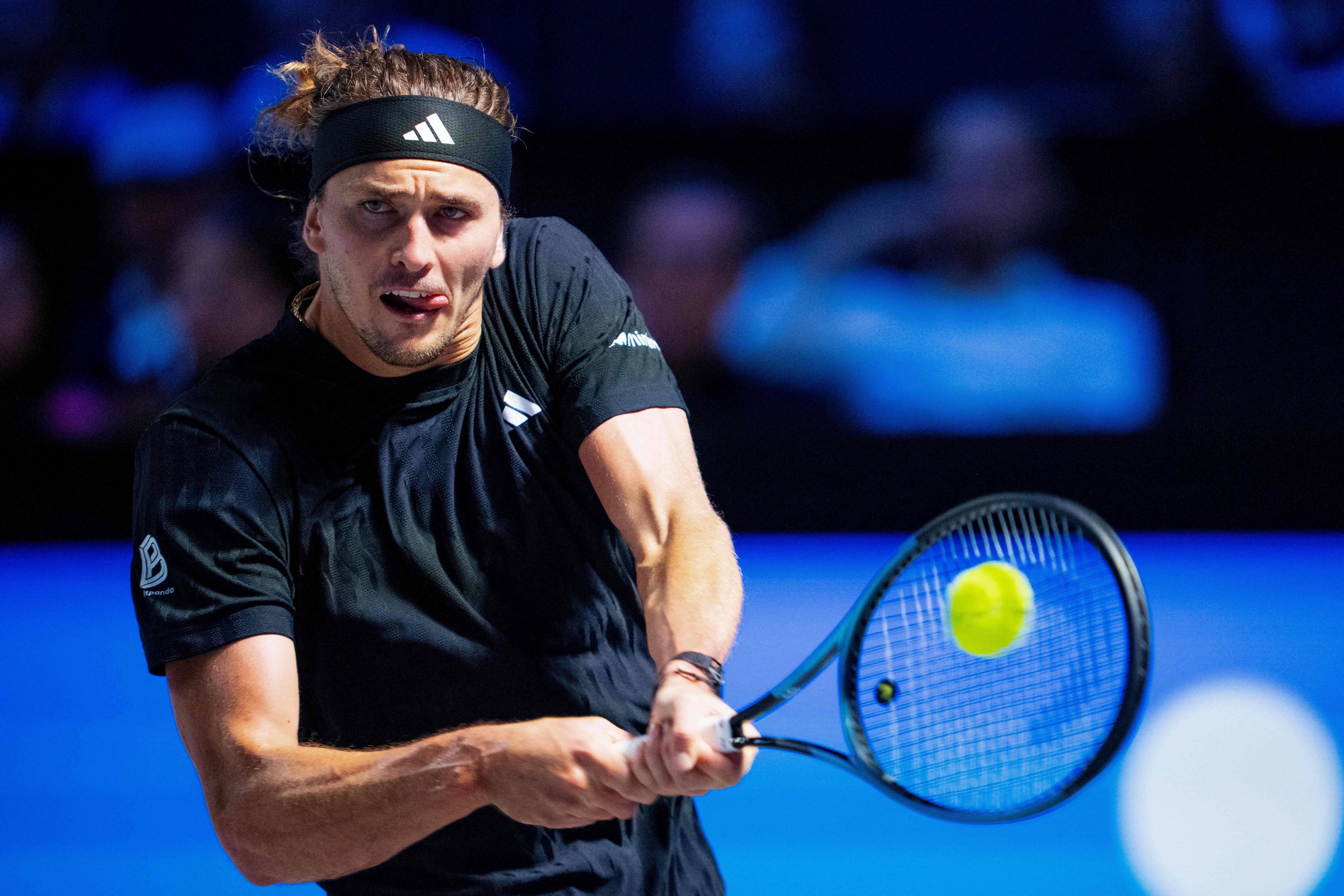 包含英国网球队血洗世界网球队，兹维列夫打破历史纪录的词条