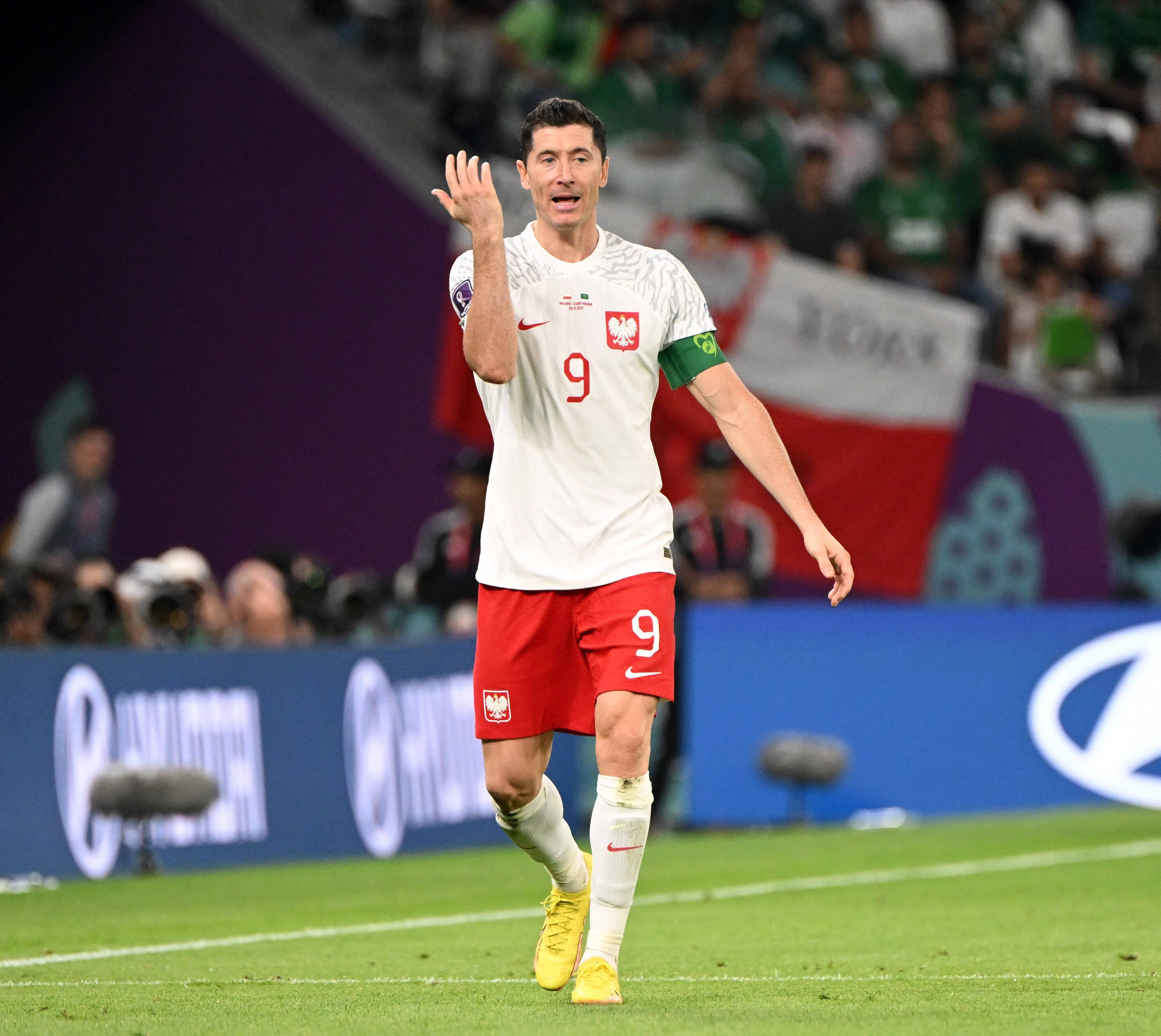 关于韩国力克法国，莱万高光表现的信息