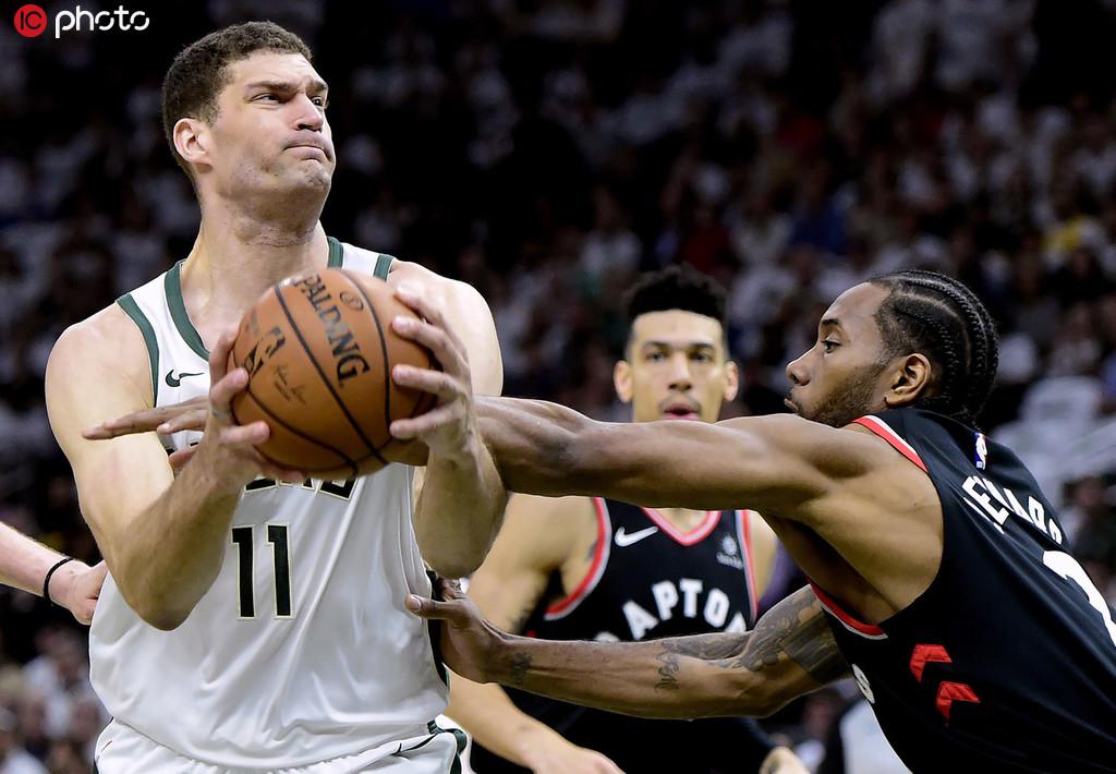 猛龙鏖战凯尔特人B队，萨姆·米切尔统治全场的简单介绍