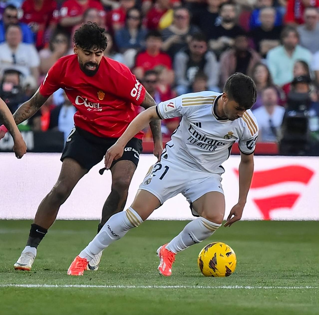 包含法国联赛强阵出击:锋线齐飞,攻守兼备的词条 包含法国联赛强阵出击:锋线齐飞,攻守兼备的词条