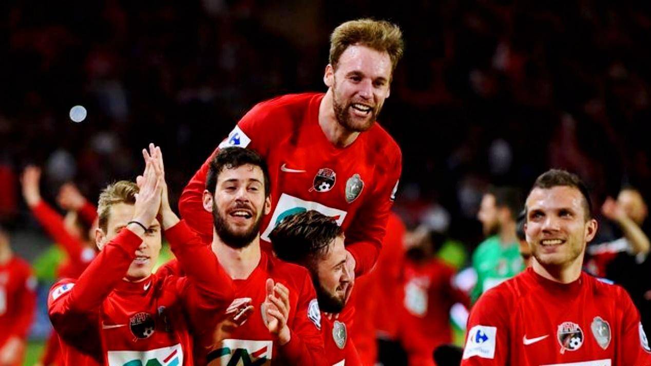 甘冈在比赛中表现出色，堪称全队之骄的简单介绍