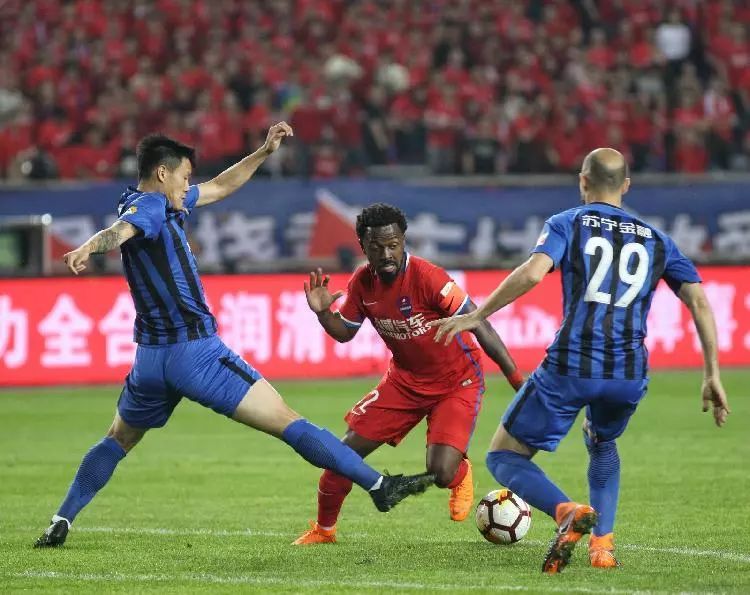 重庆斯威主场不敌对手，遭遇低迷的简单介绍