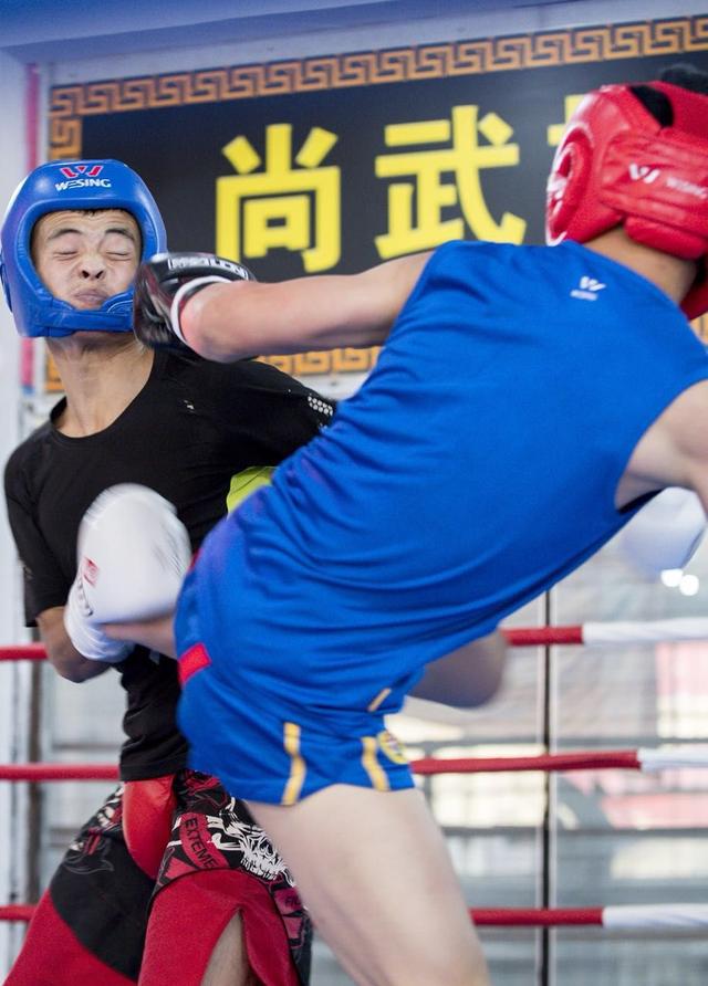 经验与实力碰撞，擂台上掀起热潮的简单介绍