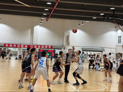 球队势如破竹，篮球赛场上一路高歌猛进