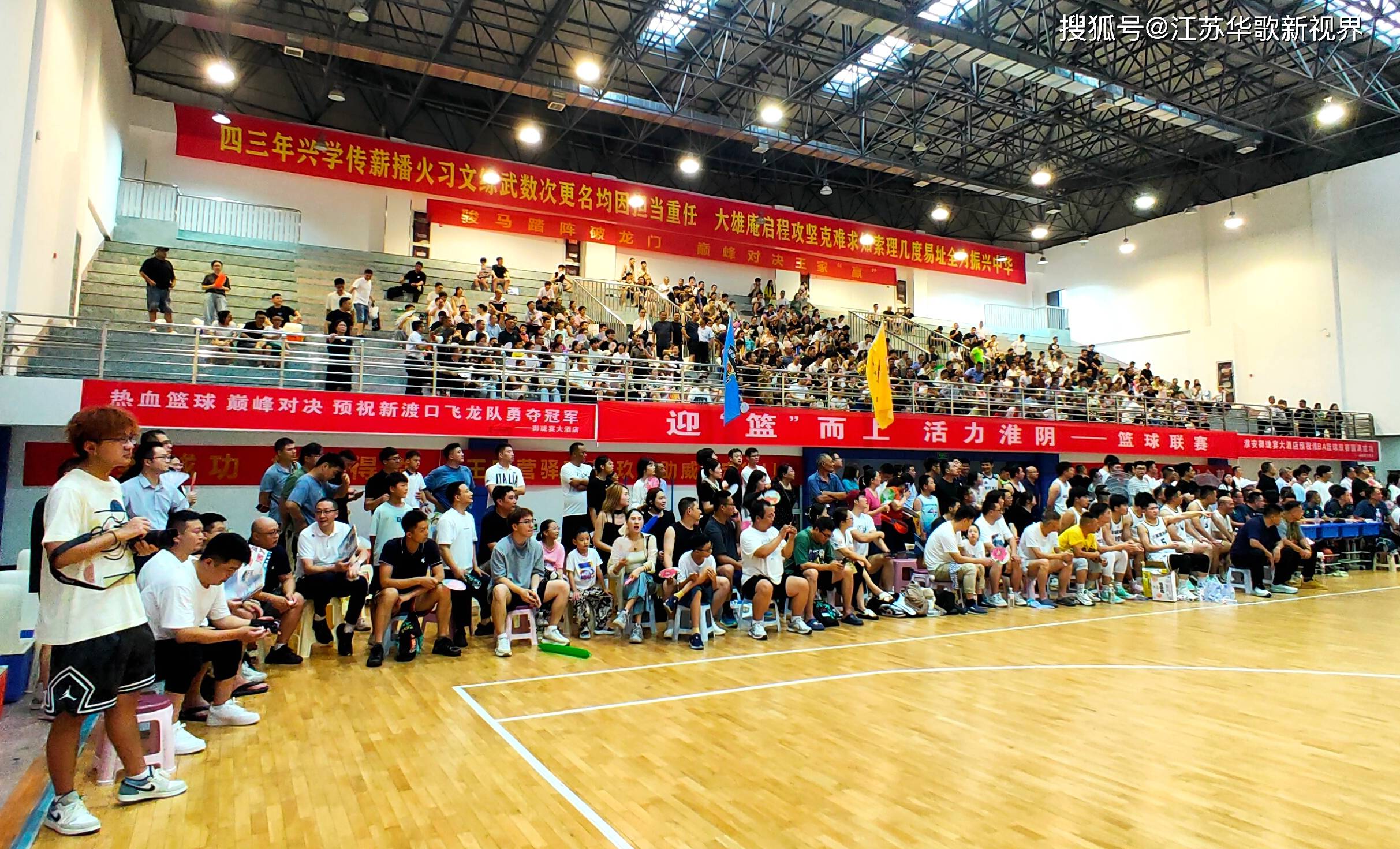 包含热血篮球对决揭幕，强队展现实力风采的词条