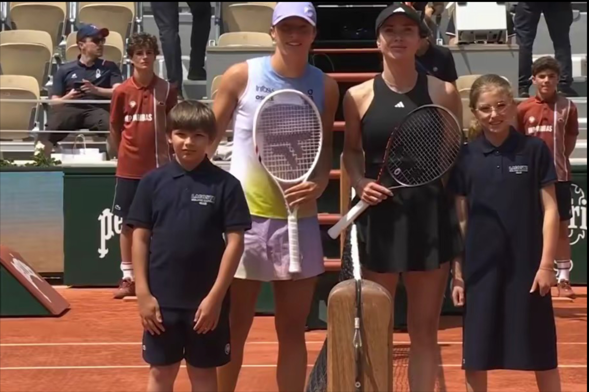 包含美国网球队鏖战法国网球队，瓦林卡关键制胜的词条