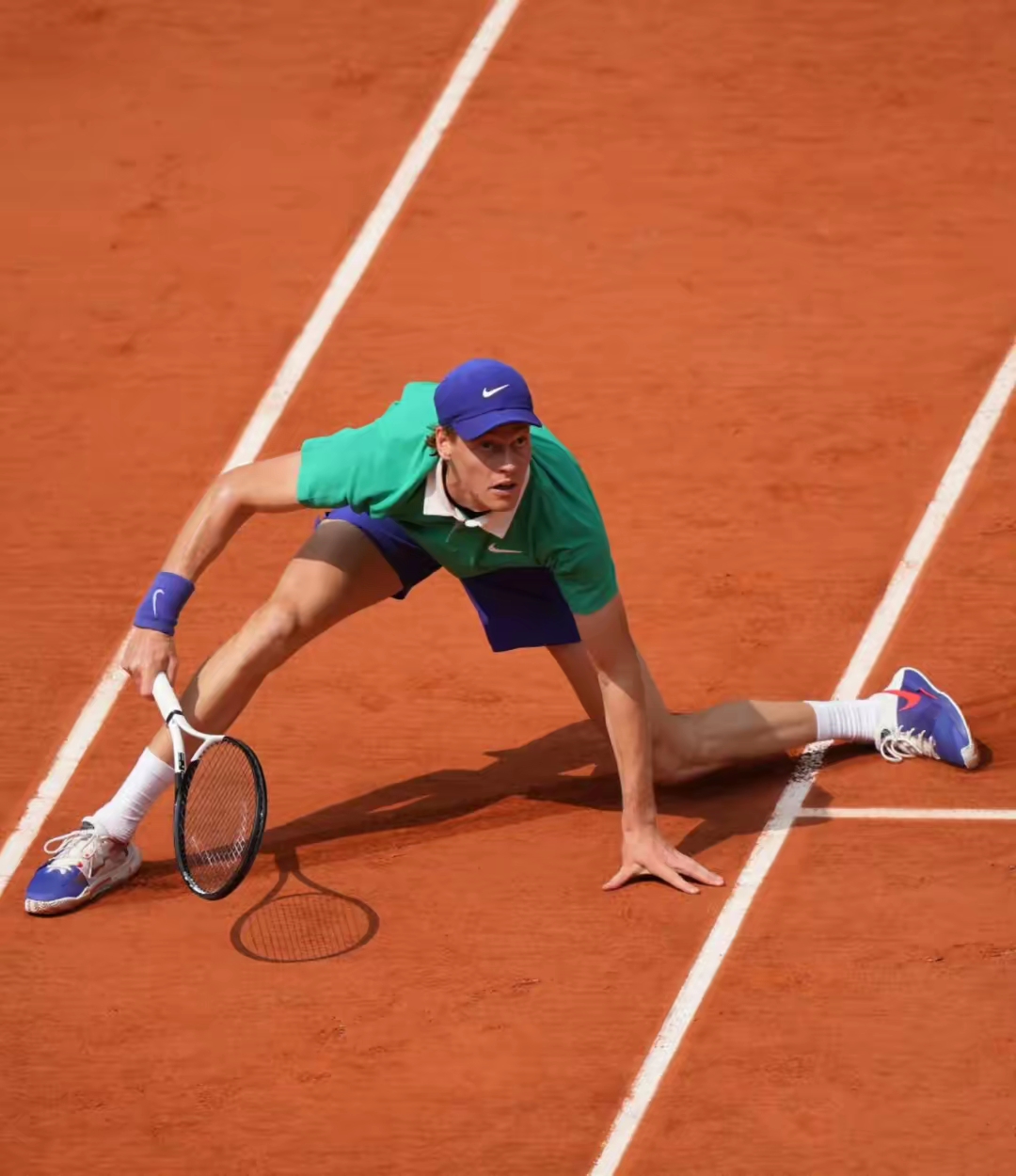 包含美国网球队鏖战法国网球队，瓦林卡关键制胜的词条