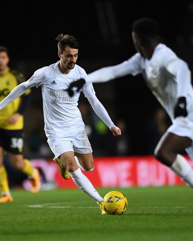 包含波兰鏖战哥伦比亚，马丁内利关键制胜的词条