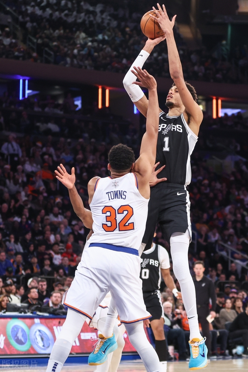 马刺终结连败,客场豪取胜利 马刺终结连败,客场豪取胜利