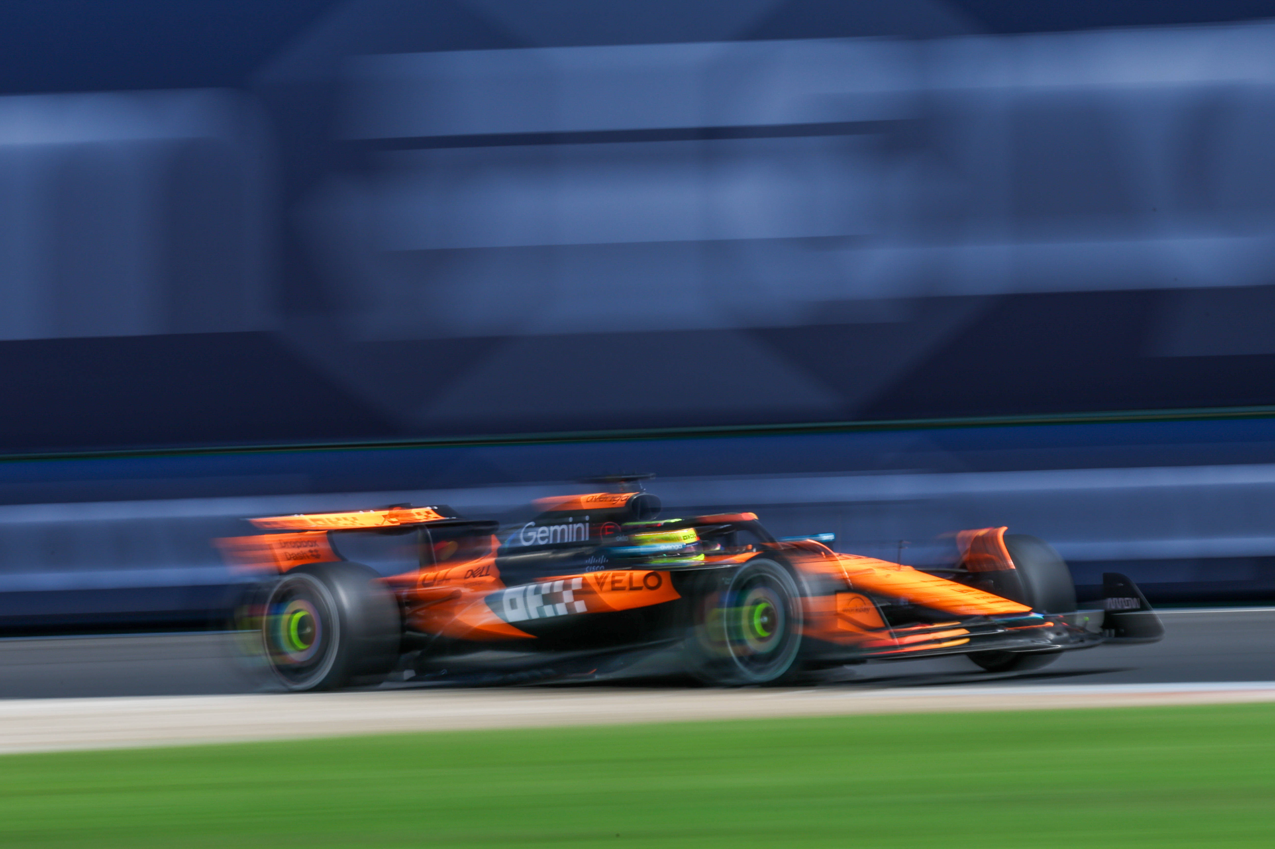 迈凯伦轻取阿斯顿马丁,皮亚斯特里关键制胜的简单介绍 迈凯伦轻取阿斯顿马丁,皮亚斯特里关键制胜的简单介绍