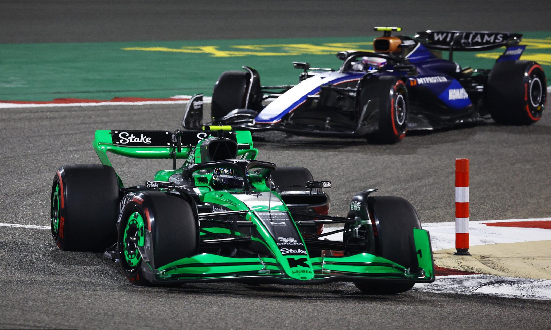 红牛车队逆转阿斯顿马丁，塞恩斯统治全场的简单介绍