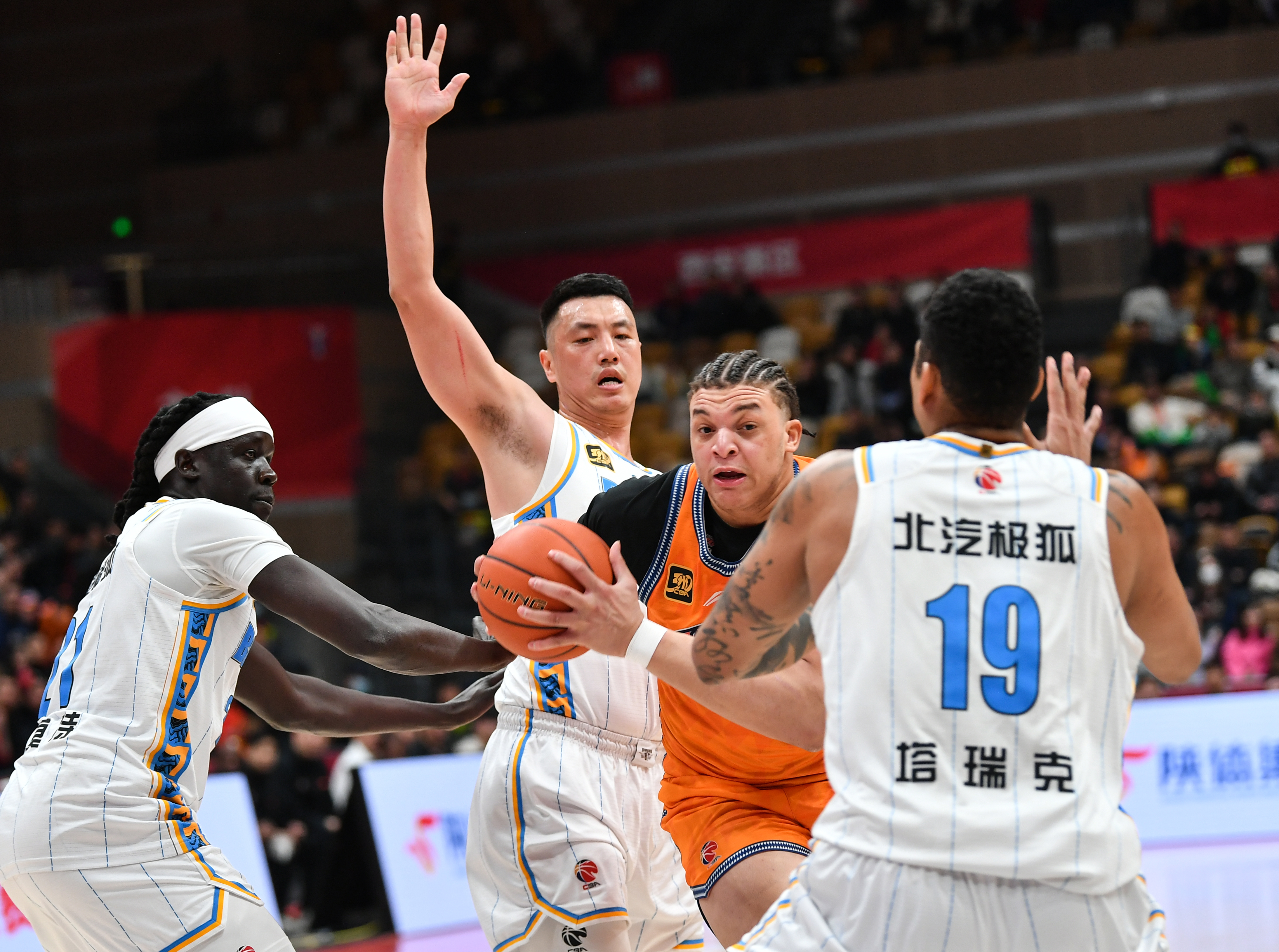 关于北京队险胜勇士，布伦森点燃赛场的信息