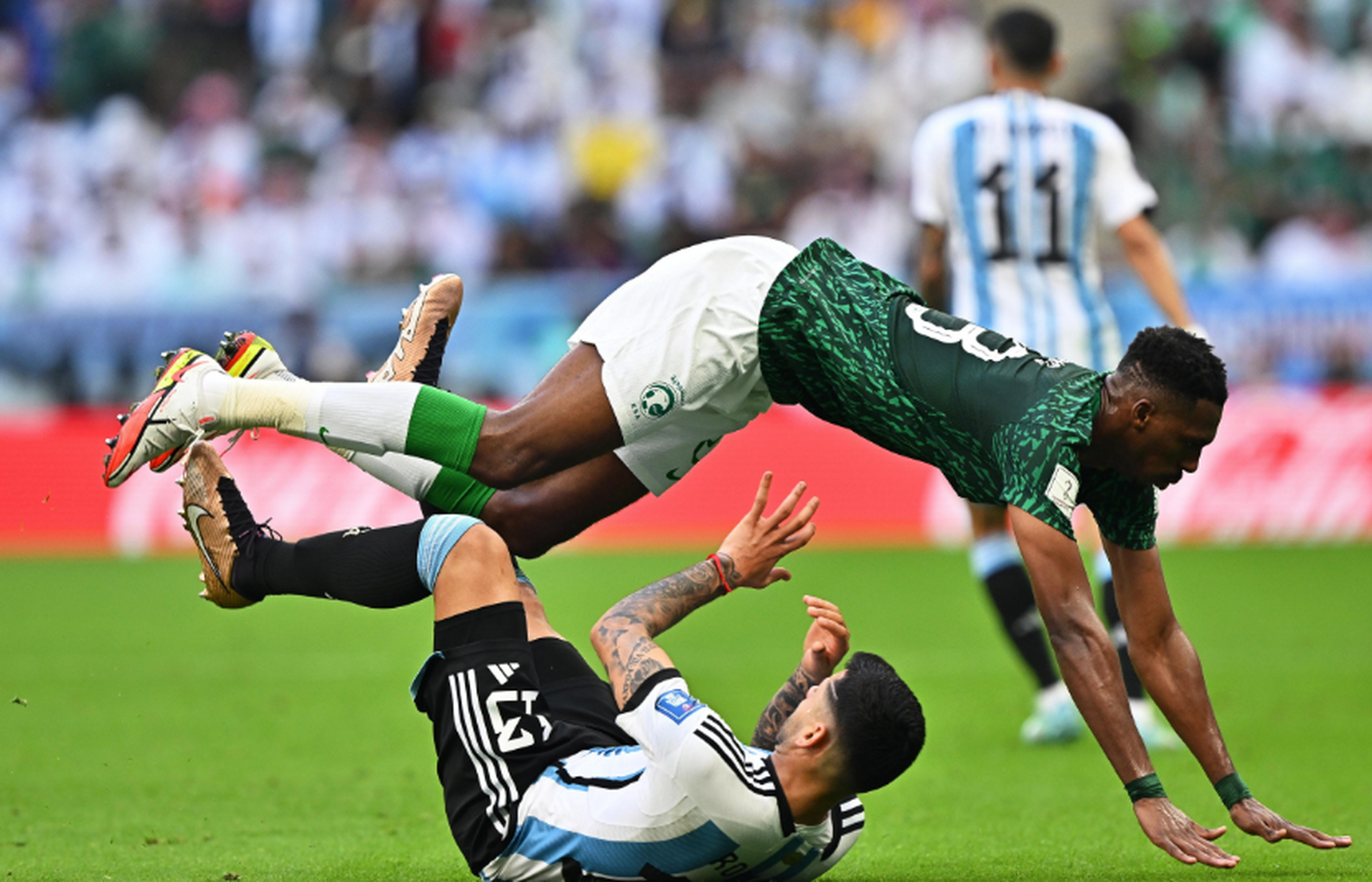 关于沙特阿拉伯球员在比赛中力挽狂澜的信息