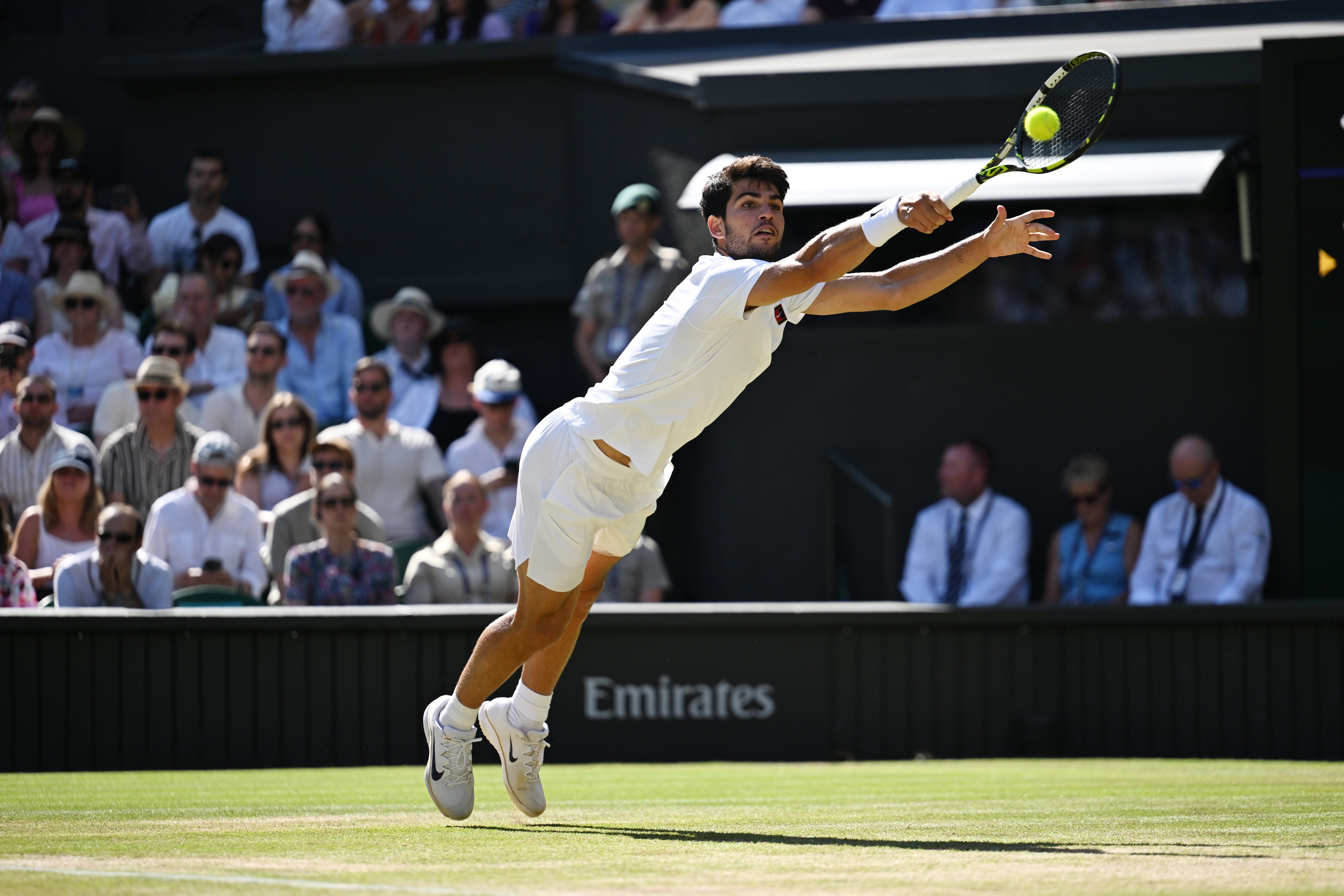 包含德国网球队碾压西班牙网球队，阿尔卡拉斯统治全场的词条