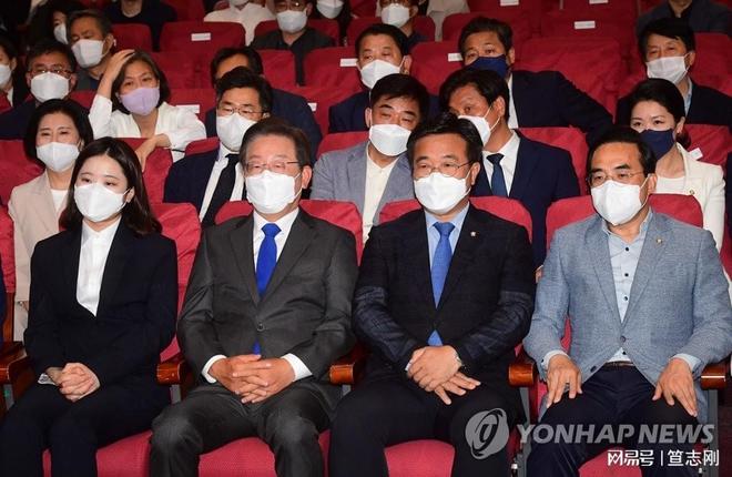 韩国羽毛球队轻取丹麦羽毛球队,陶菲克制霸全场的简单介绍 韩国羽毛球队轻取丹麦羽毛球队,陶菲克制霸全场的简单介绍