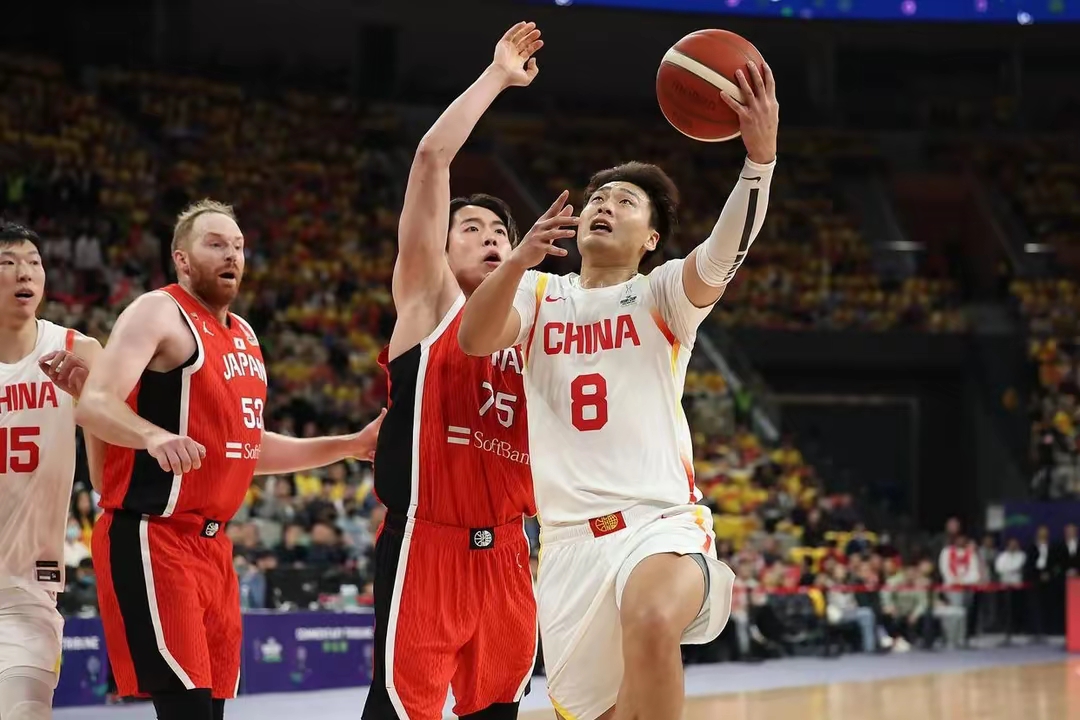 包含球队展现出强大凝聚力，团结一致势不可挡的词条