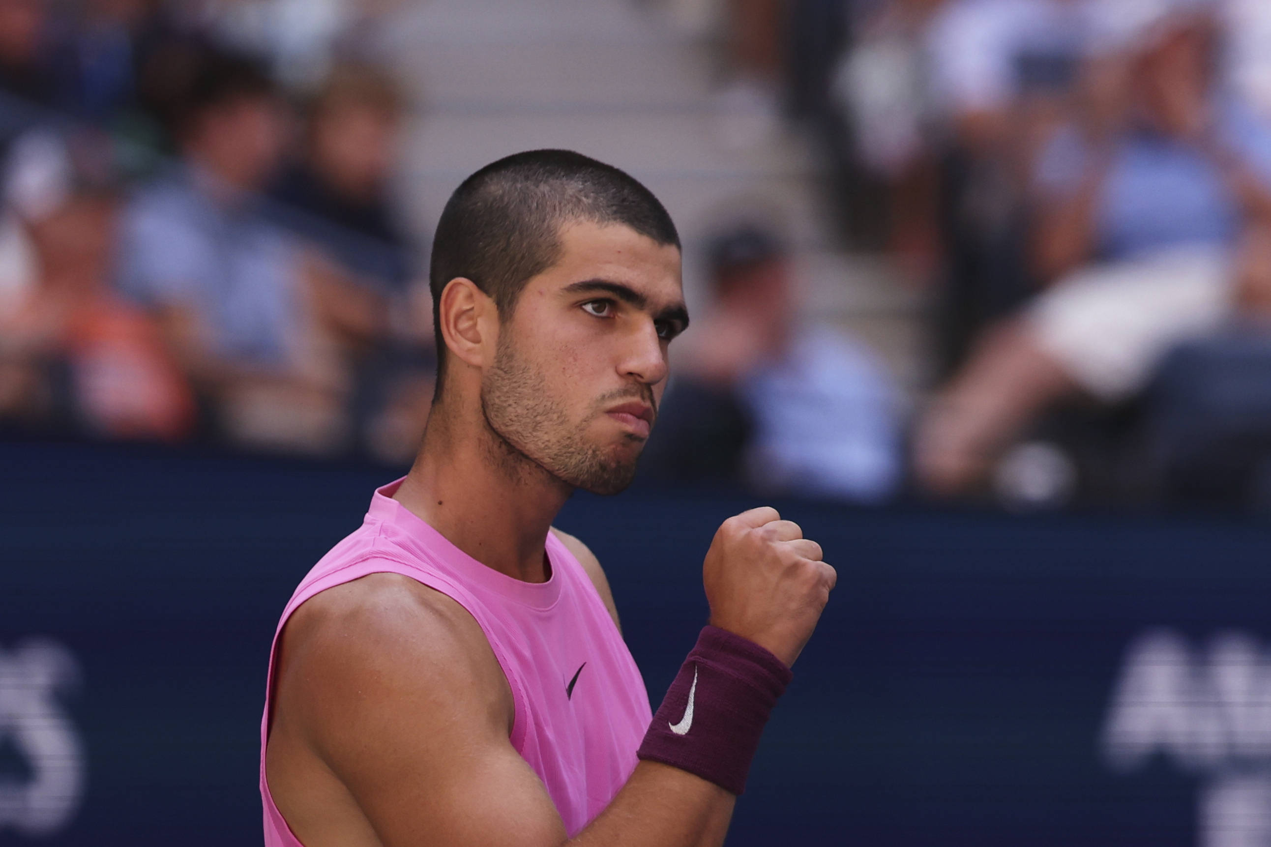 包含意大利网球队力克德国网球队，阿尔卡拉斯绝境逆转的词条