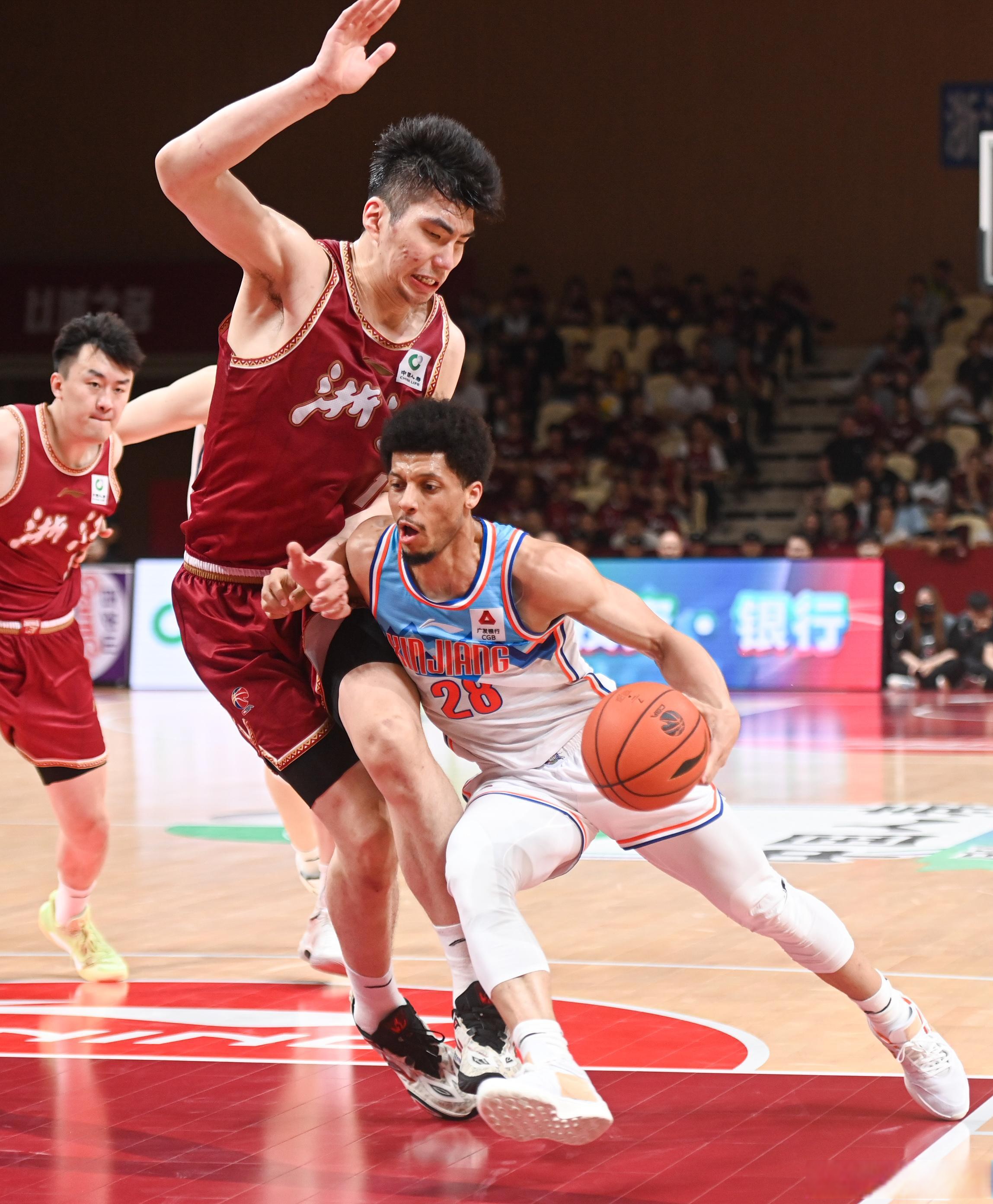 新疆男篮遭遇广东宏远压制,惨遭淘汰出局的简单介绍 新疆男篮遭遇广东宏远压制,惨遭淘汰出局的简单介绍