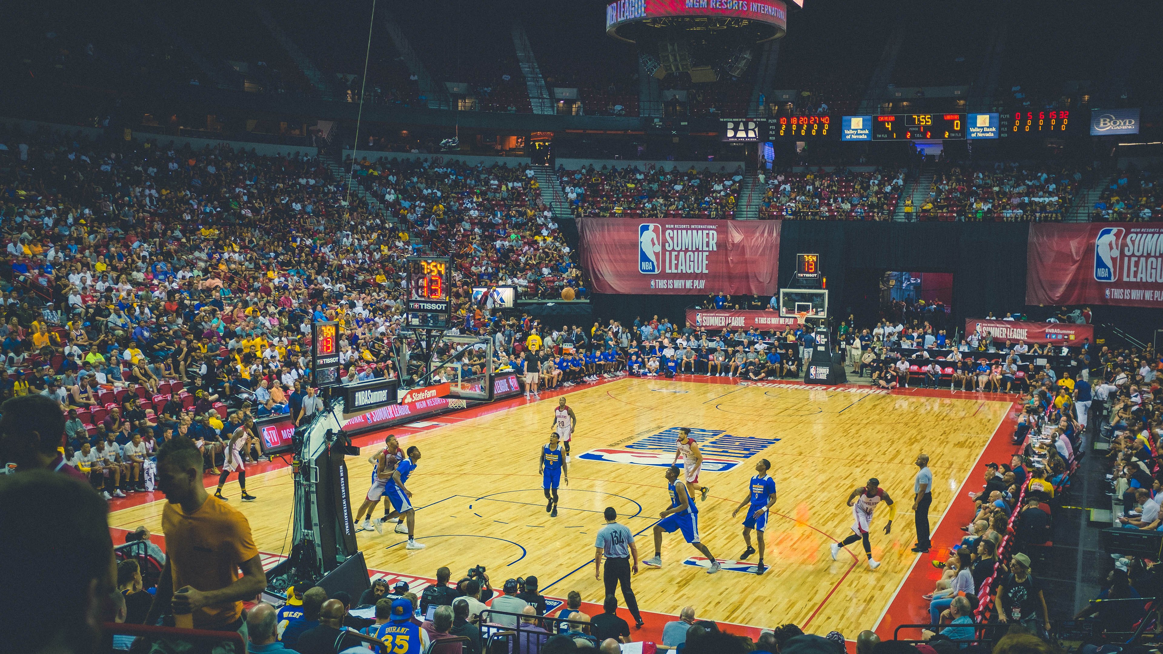 红黑军团的意志与苏亚雷斯的统治力，AC米兰淘汰拜仁背后的战术革命